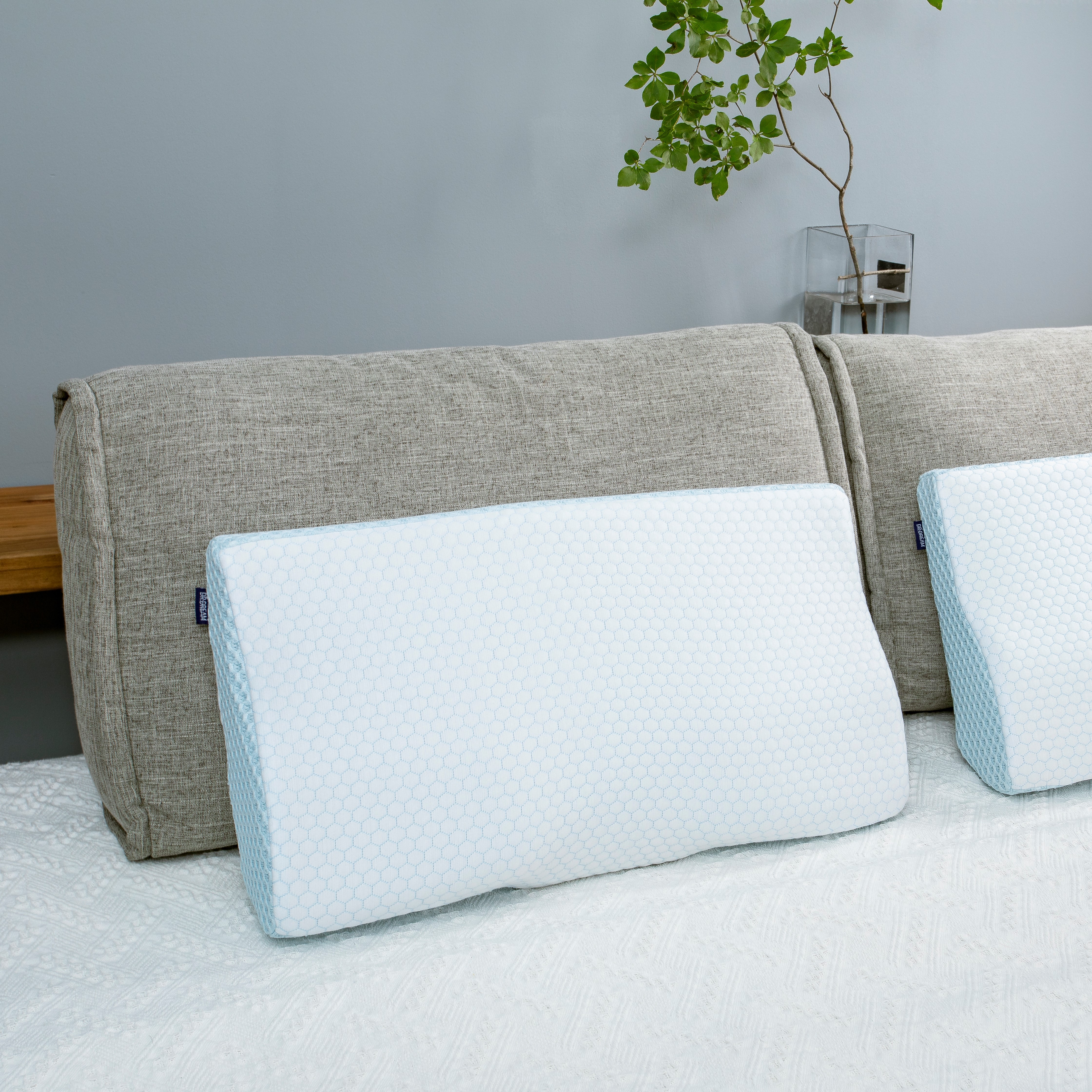 工厂直供慢回弹太空记忆绵蝶形舒眠枕